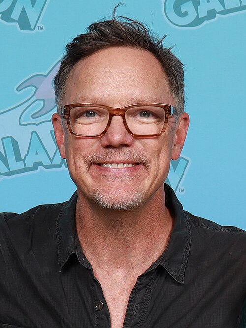 Matthew Lillard (Müdür John Grayle)